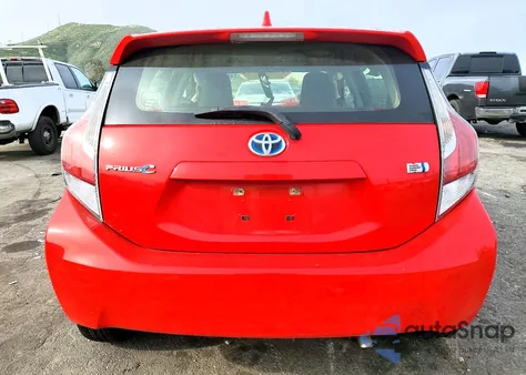 2016 Toyota Prius C z USA, uszkodzony, nr VIN JTDKDTB33G1120840